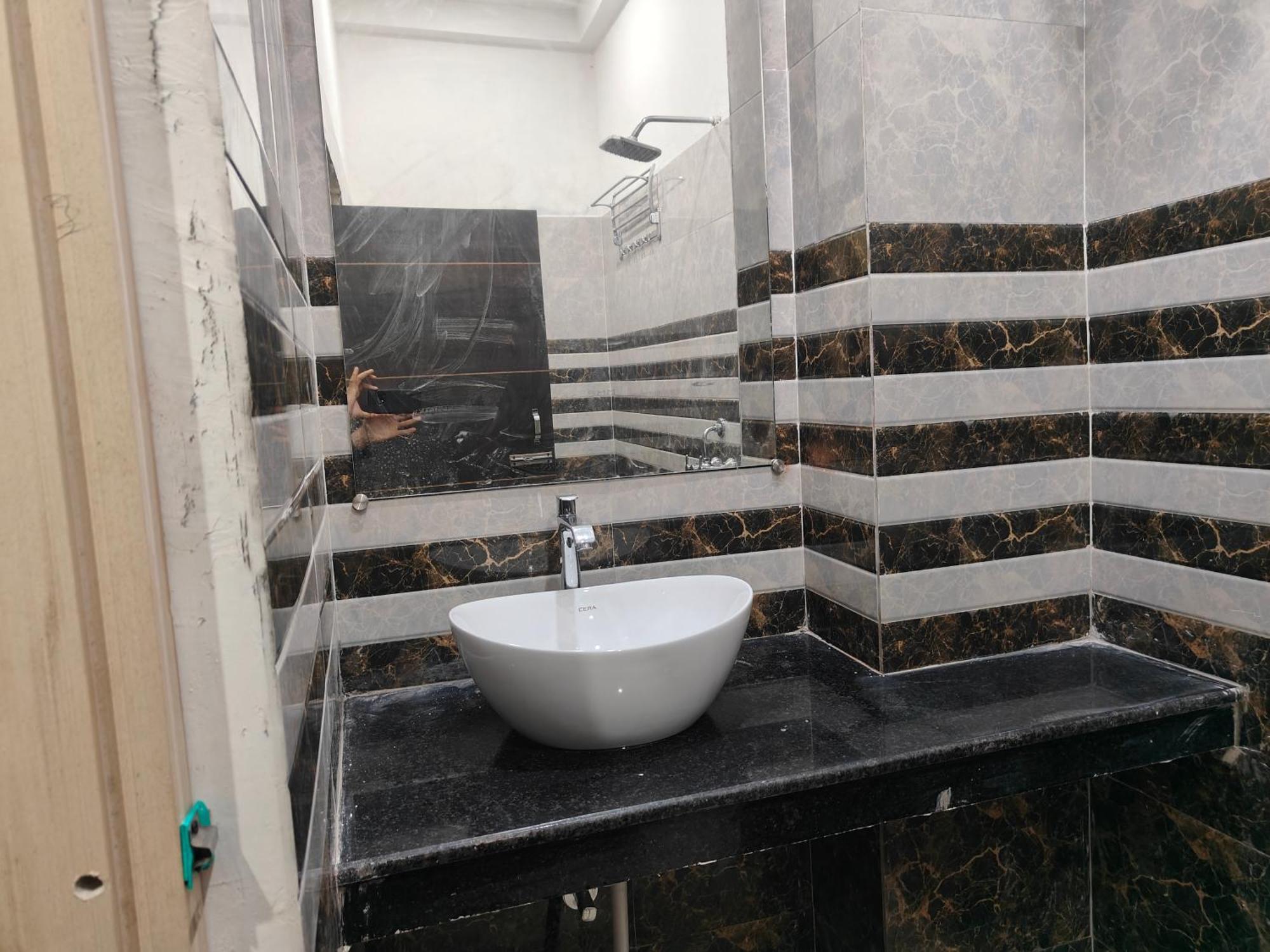 Sky Inn Paying Guest House Варанаси Экстерьер фото
